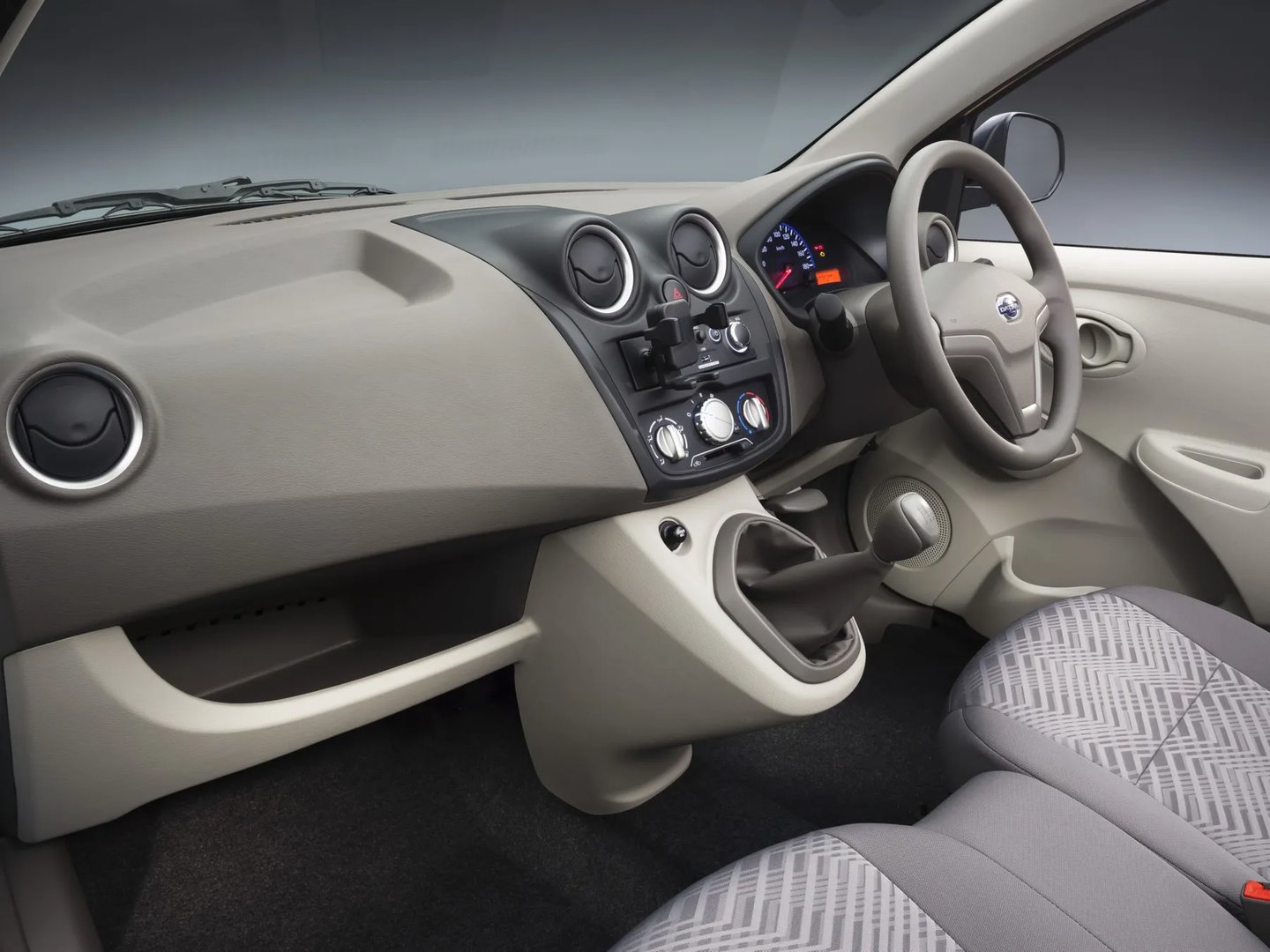 Datsun_GO_1_generation__Compact_Van__12.jpg