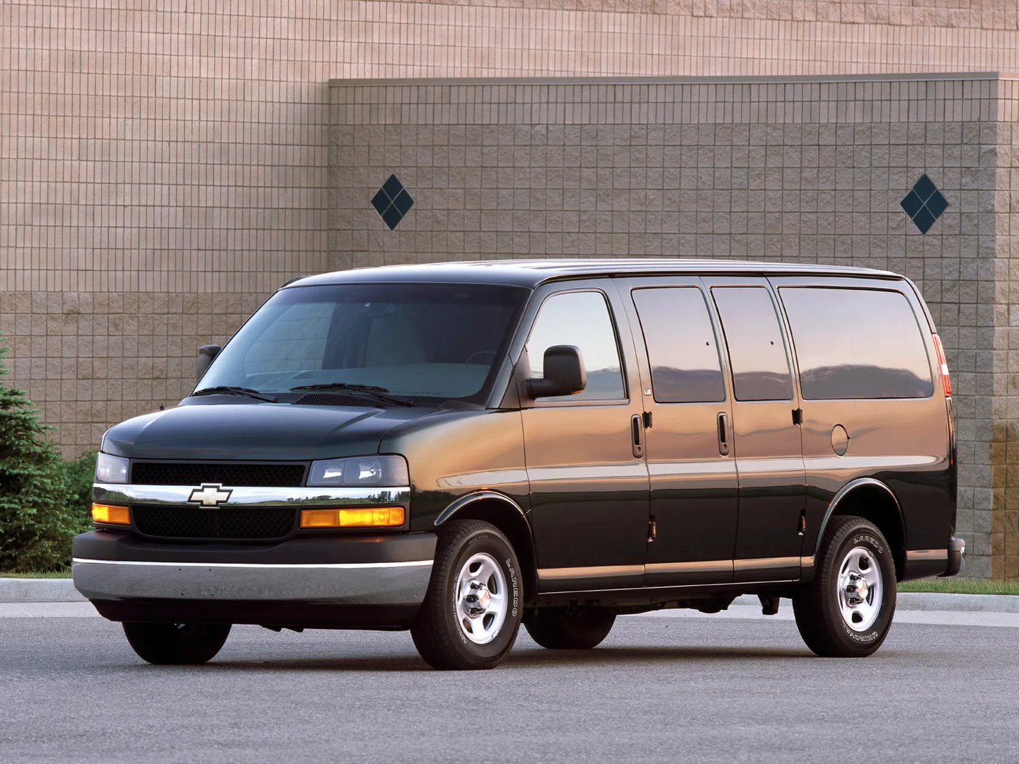 Chevrolet_Savana_2_generation__Van__7.jpg