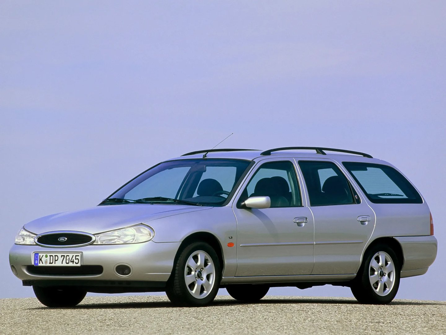 Ford_Mondeo_2_generation__Estate_5-door__1.jpg