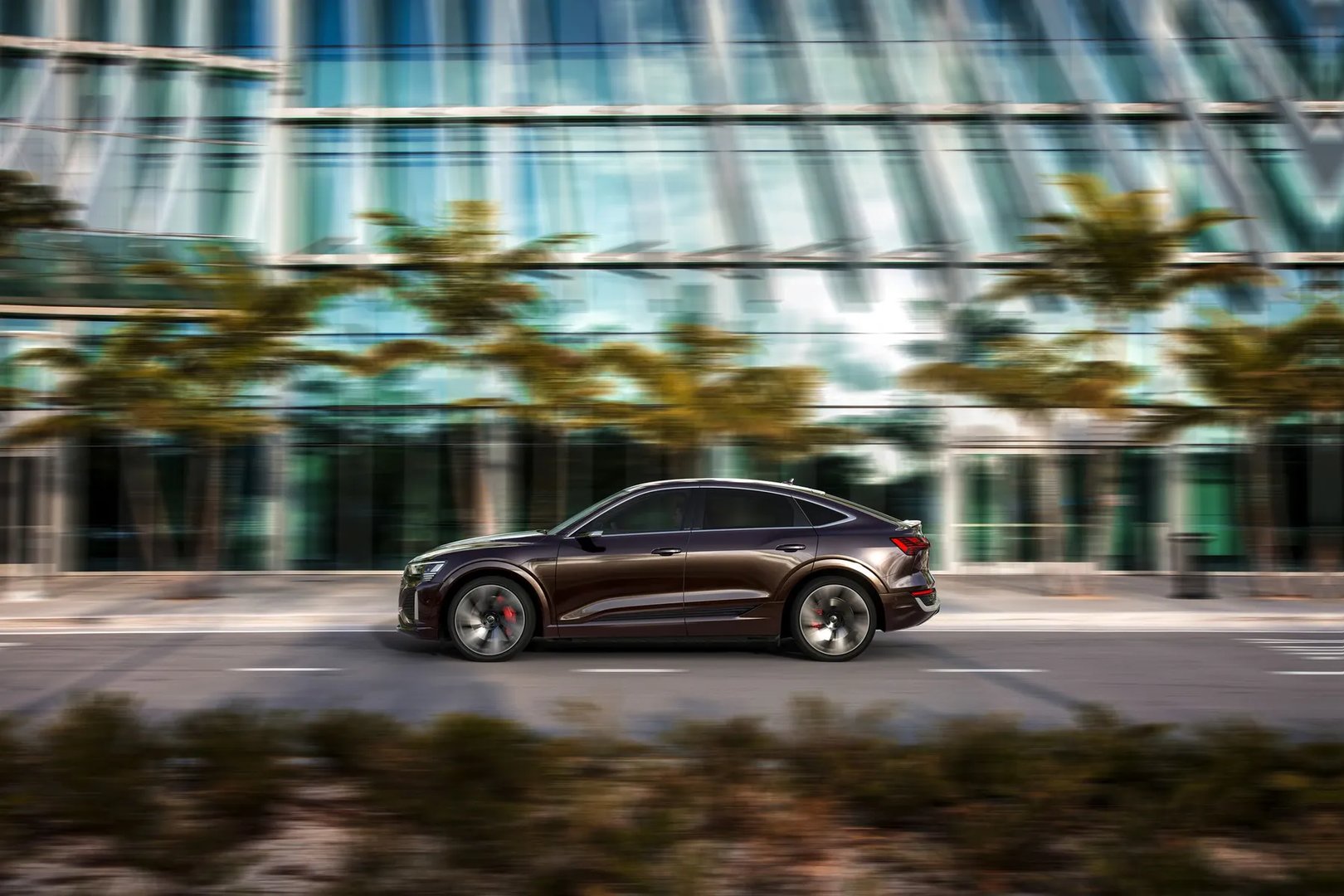 Audi_Q8_Sportback_e-tron_1_generation_restyling__SUV_Coupe__12.jpg