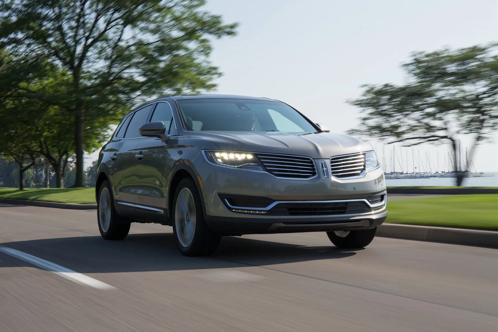 Lincoln_MKX_2_generation__SUV_5-doors__5.jpg