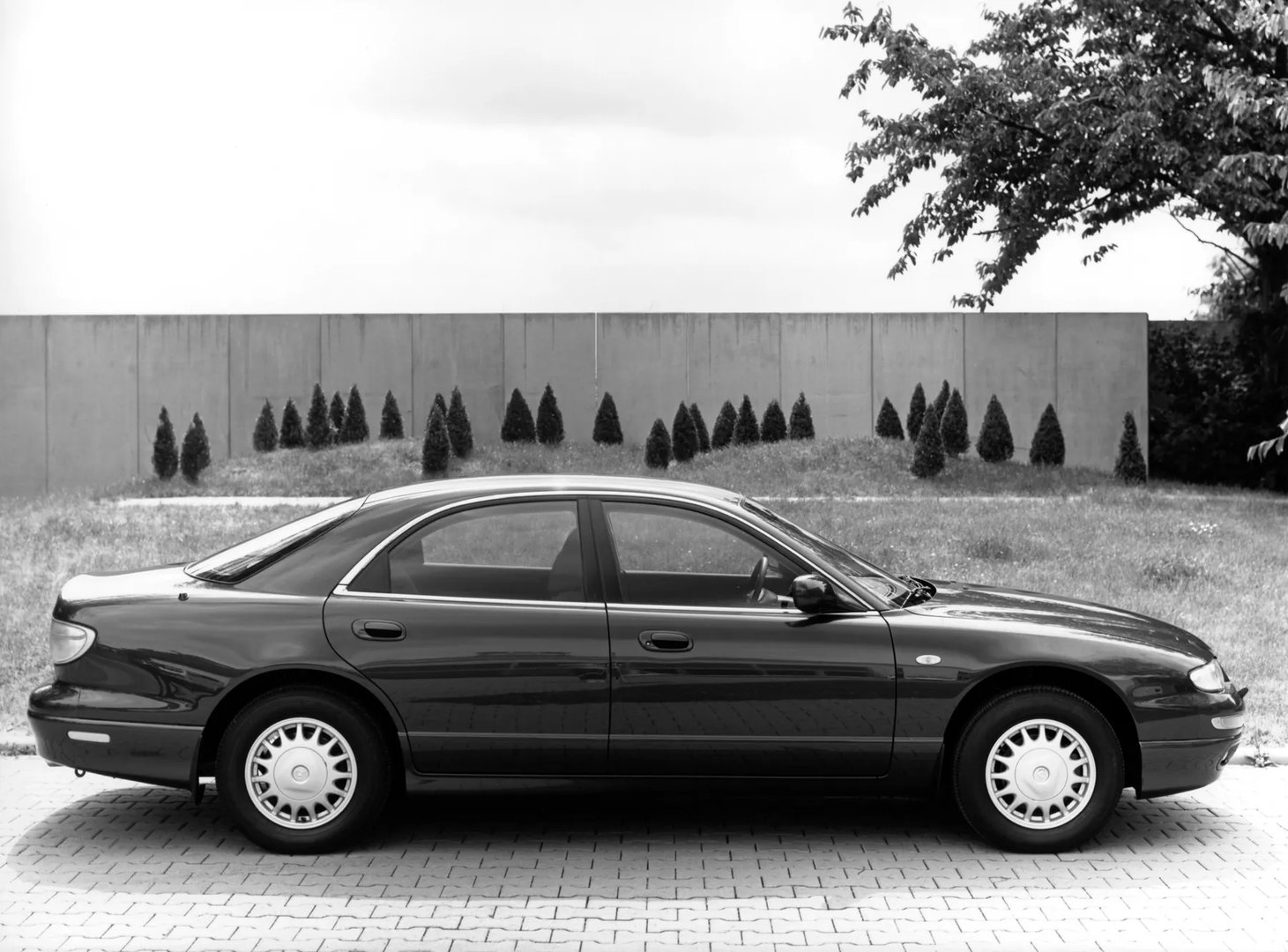 Mazda_Xedos_9_1_generation__Sedan__2.jpg
