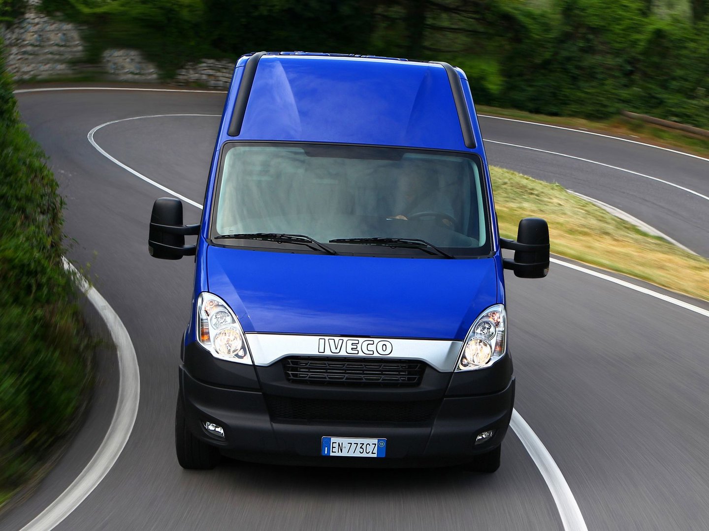 iveco_Daily_2_generation_restyling_2__Van_Short__5.jpg