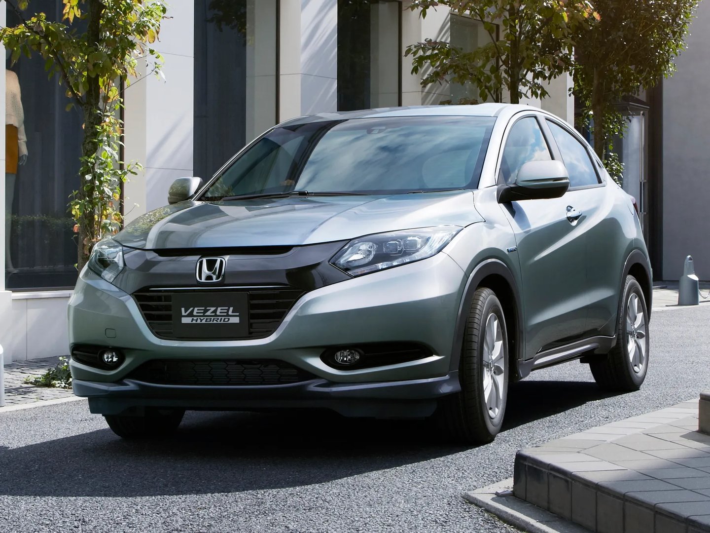 Honda_Vezel_1_generation__SUV_5-doors__8.jpg