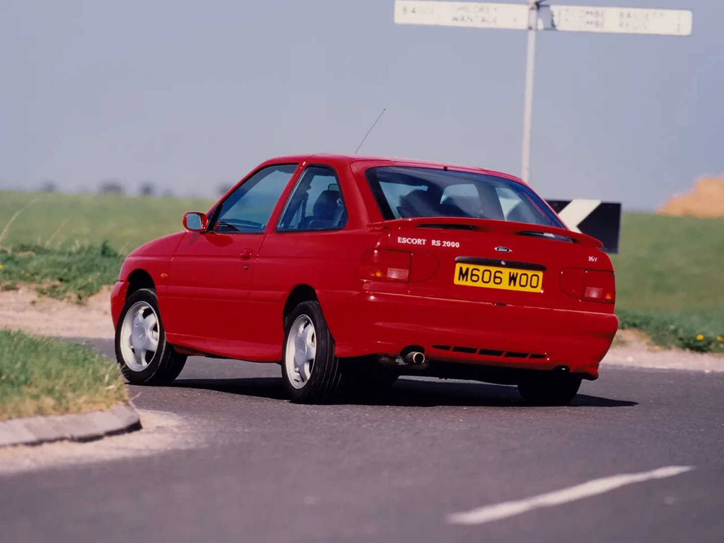 Ford_Escort_5_generation_restyling_2__Hatchback_3-door__5.jpg