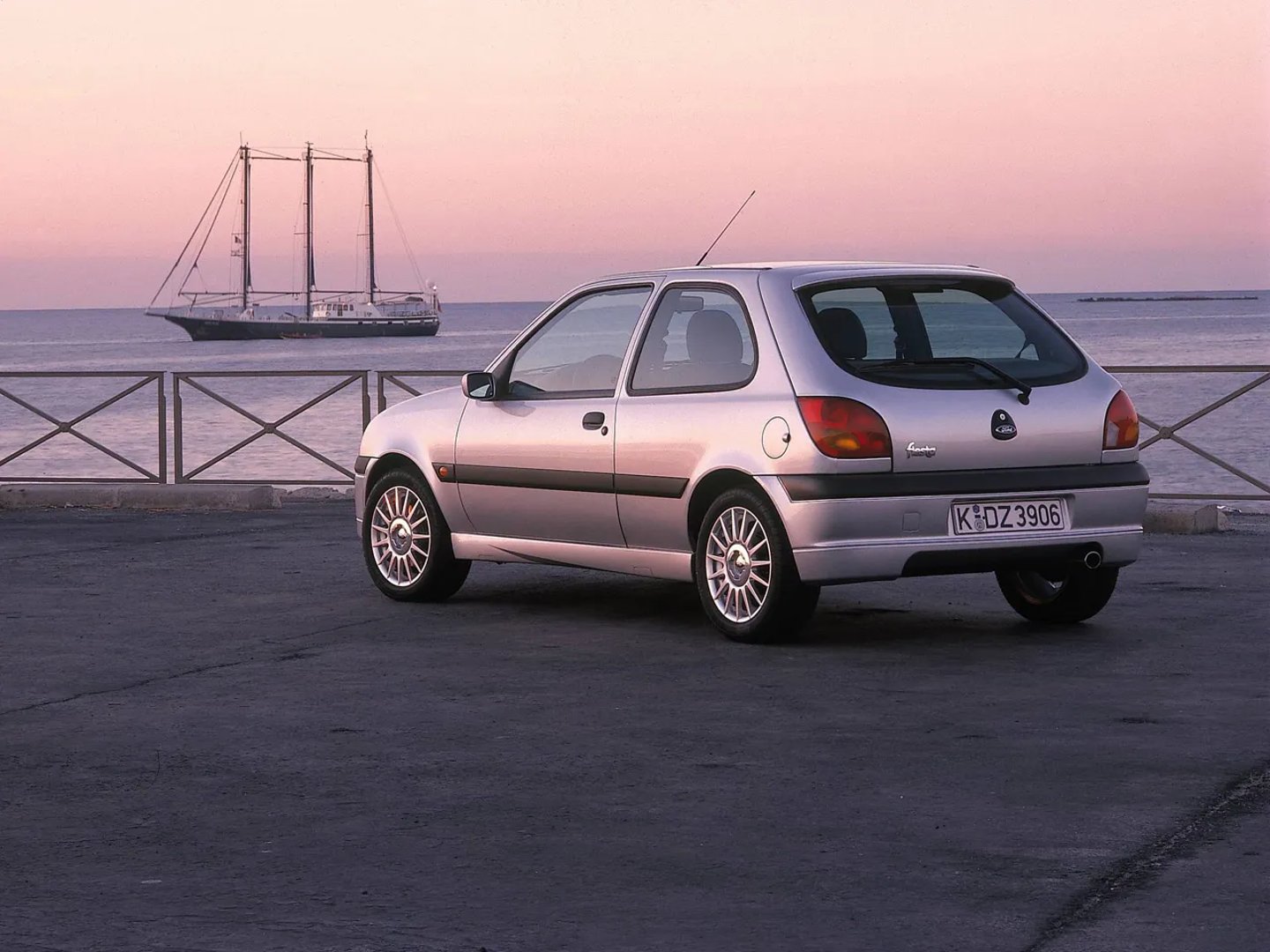 Ford_Fiesta_4_generation_restyling__Mini_3-doors__2.jpg