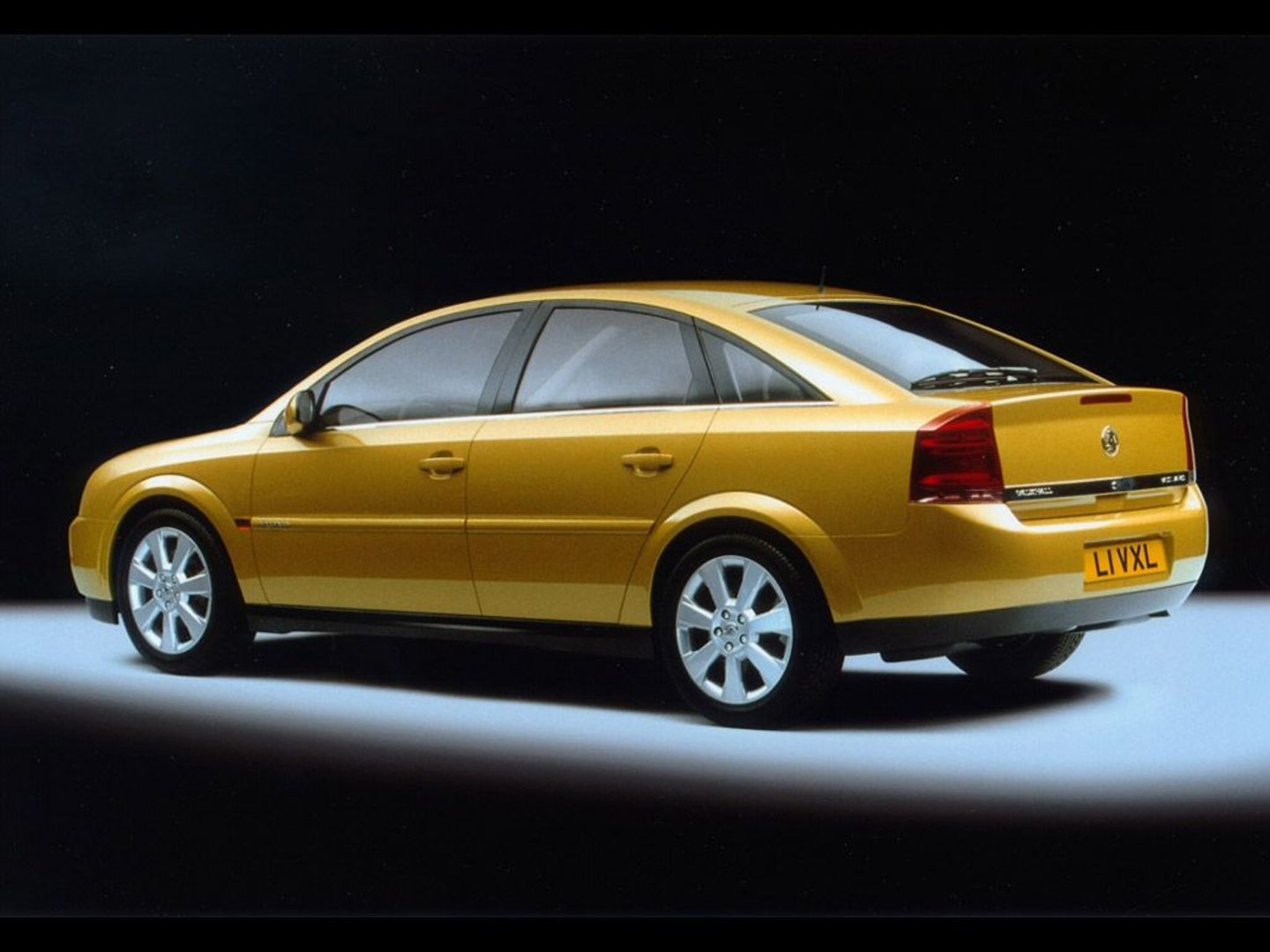 vauxhall_Vectra_3_generation__Sedan__2.jpg