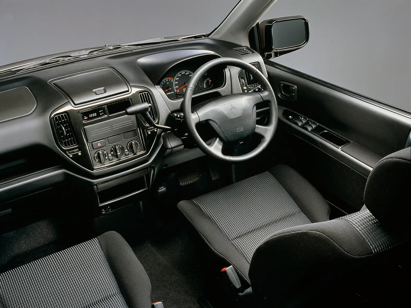 Mitsubishi_Dingo_1_generation__Mini_5-doors__5.jpg