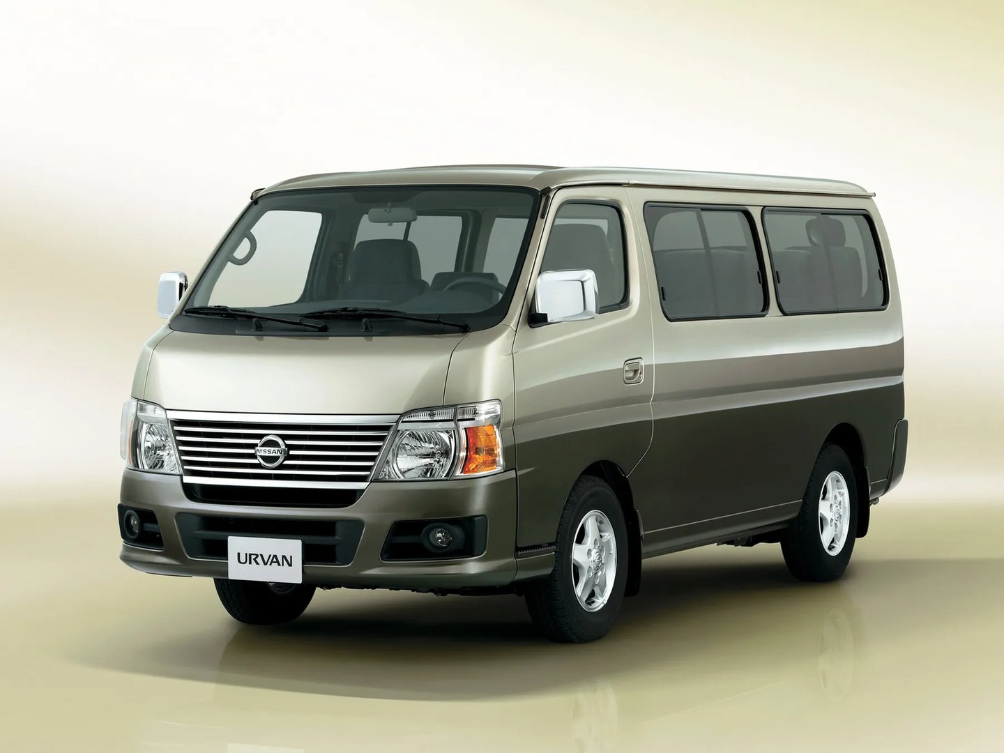 Nissan_Urvan_4_generation__Minivan__2.jpg