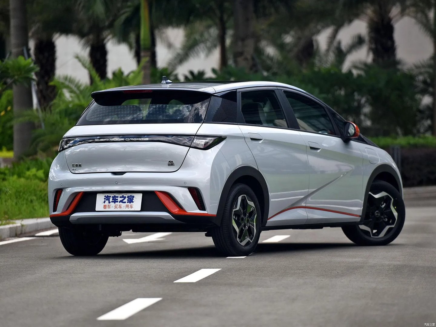 BYD_Dolphin_1_generation__Hatchback_5-door__10.jpg