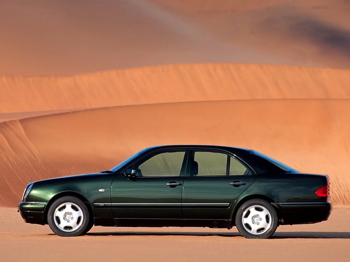 Mercedes_E-Class_2_generation__Sedan__5.jpg