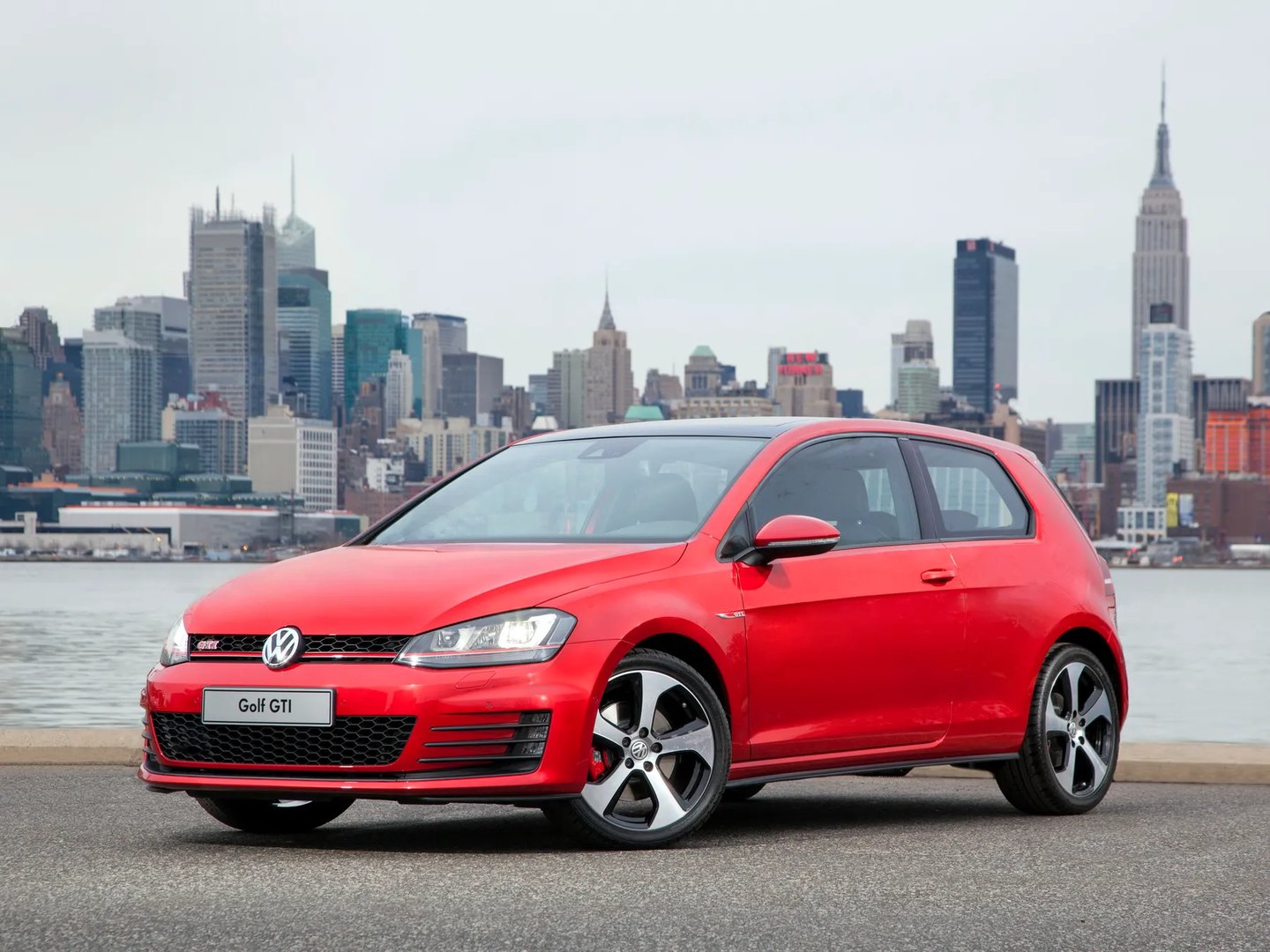 Volkswagen_Golf_GTI_7_generation__Hatchback_3-door__10.jpg