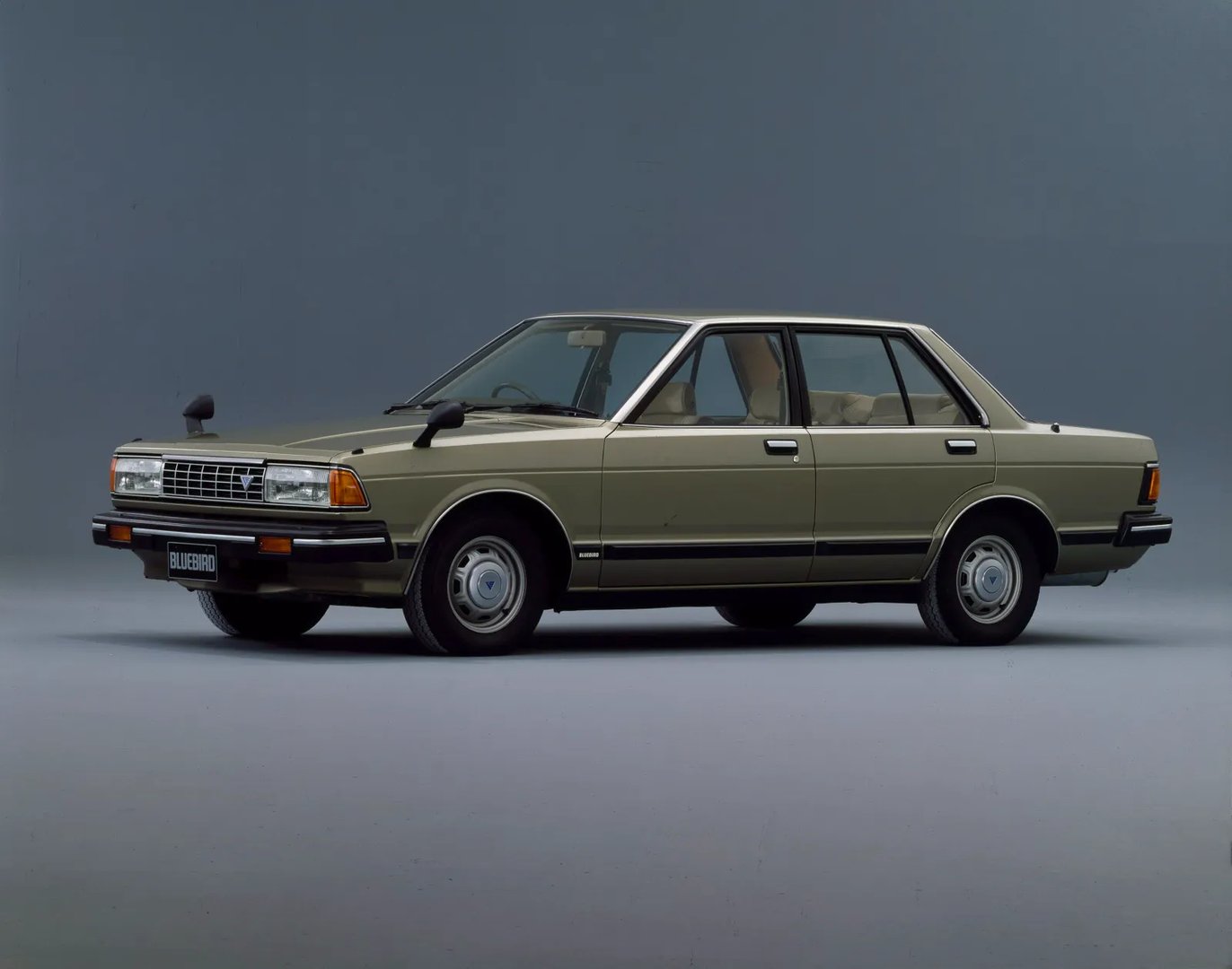Nissan_Bluebird_6_generation__Sedan__7.jpg