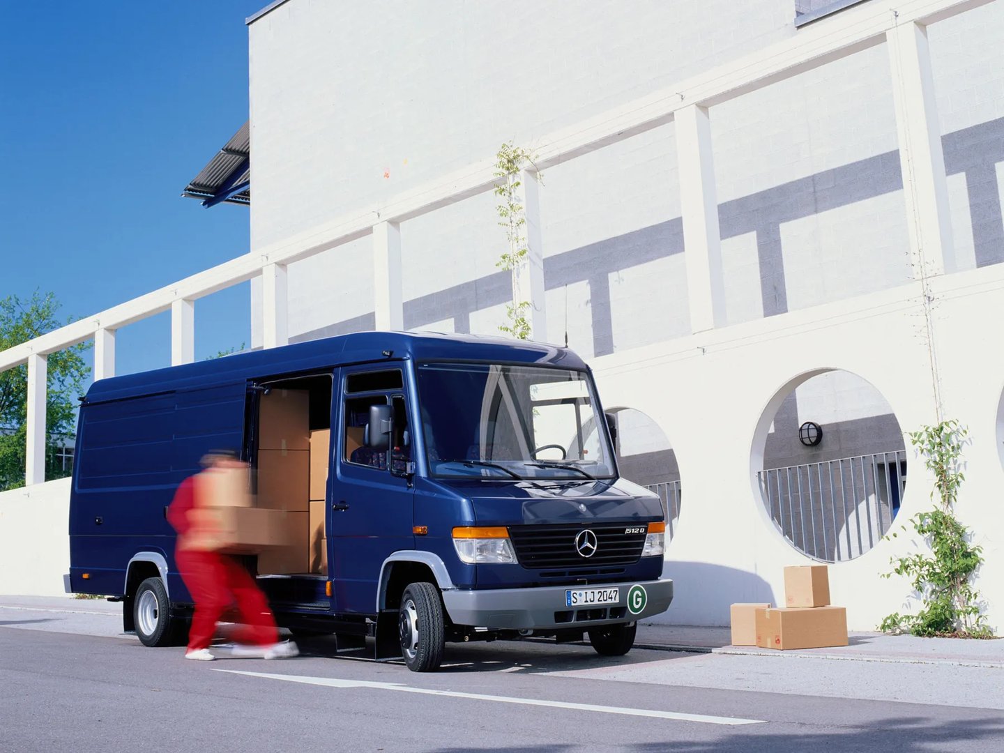 Mercedes_Vario_1_generation__Van__2.jpg