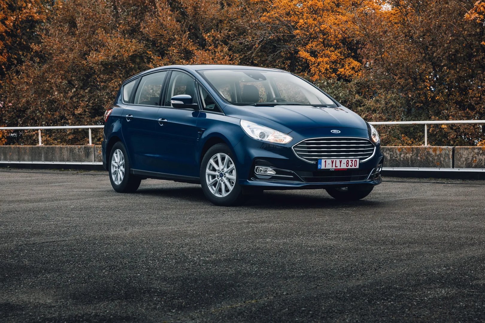 —  Minivan
