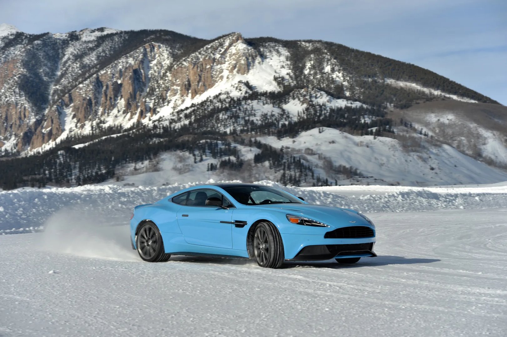 Aston Martin_Vanquish_2_generation__Coupe__13.jpg