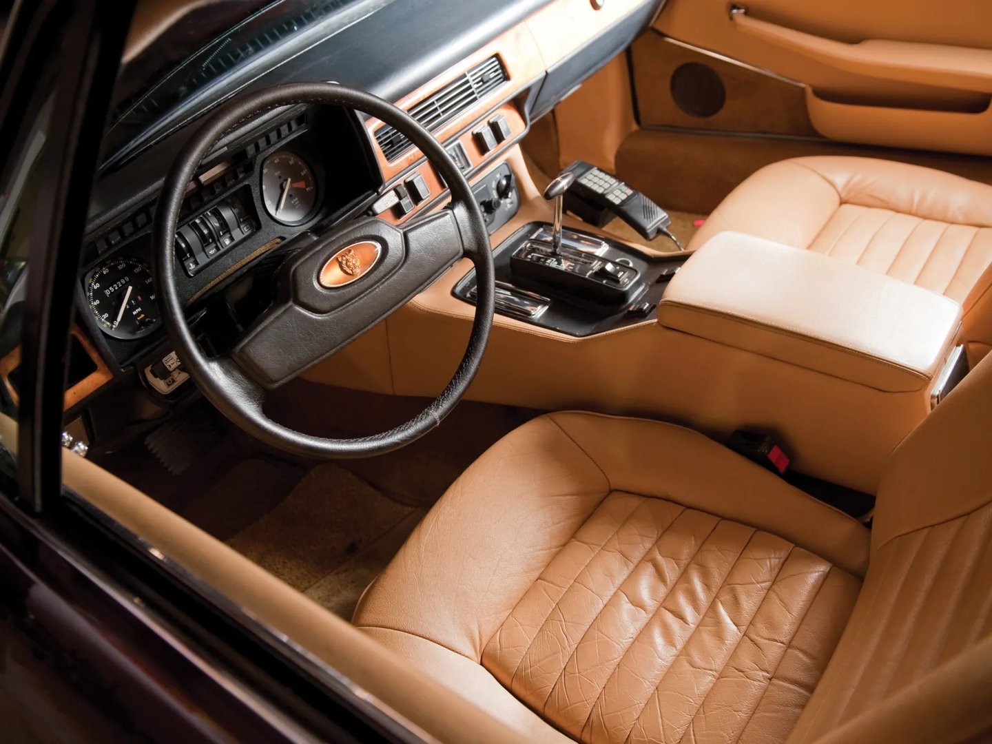 Jaguar_XJS_1_generation__Coupe__13.jpg