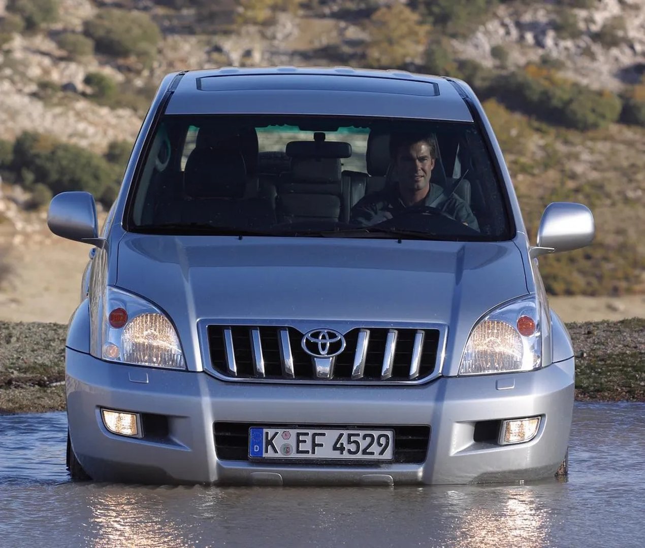 Toyota_Land_Cruiser_3_generation__SUV_3-doors__8.jpg