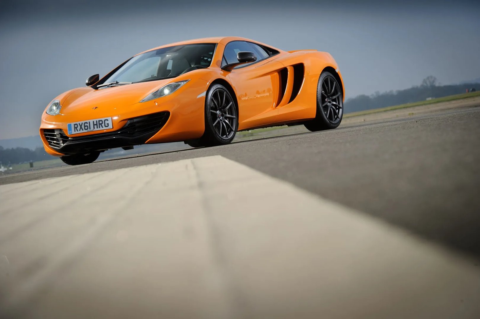 McLaren_MP4-12C_1_generation__Coupe__5.jpg
