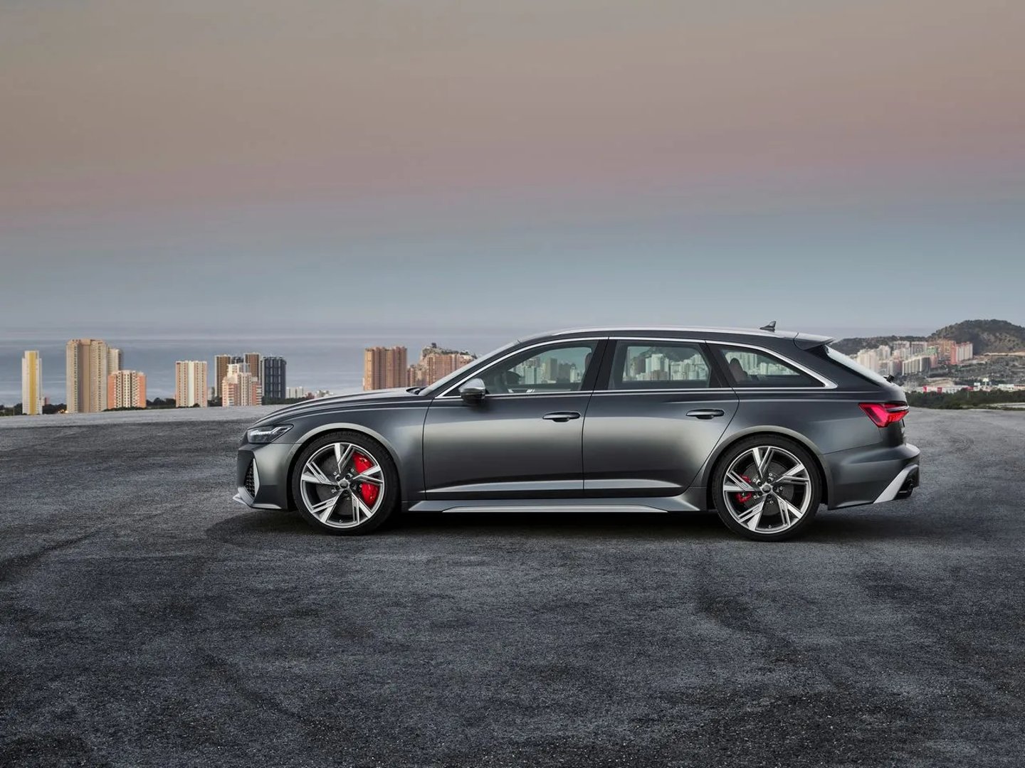 Audi_RS6_4_generation__Estate_5-door__13.jpg