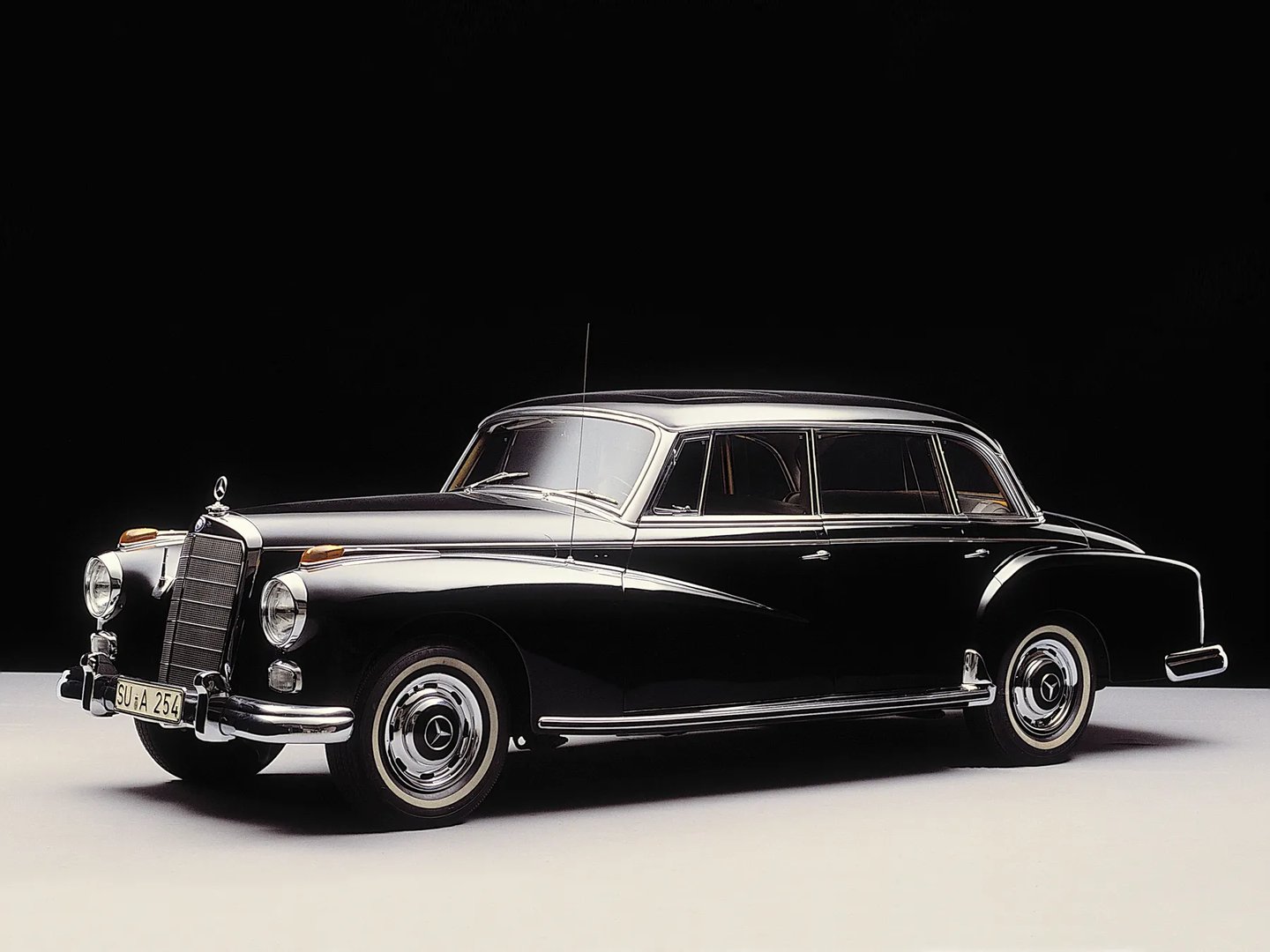 Mercedes_W189_1_generation__Sedan__5.jpg