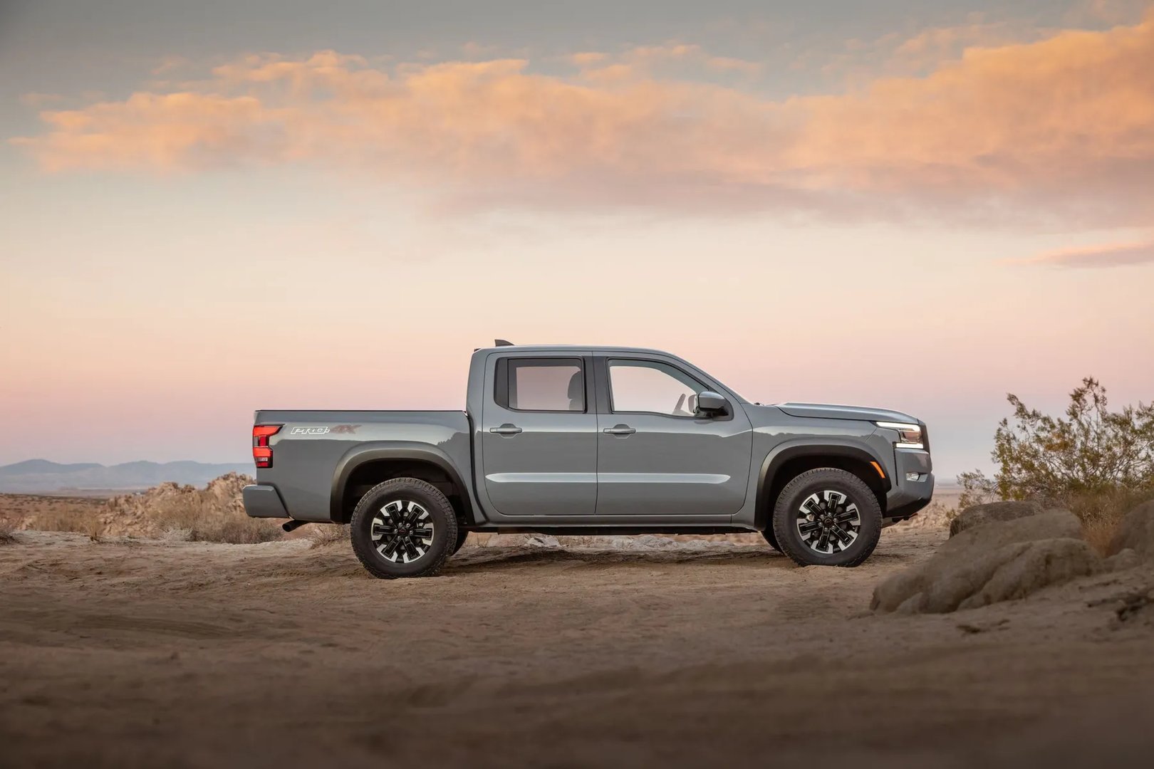 Nissan_Frontier_3_generation__Pickup_double-cab__10.jpg