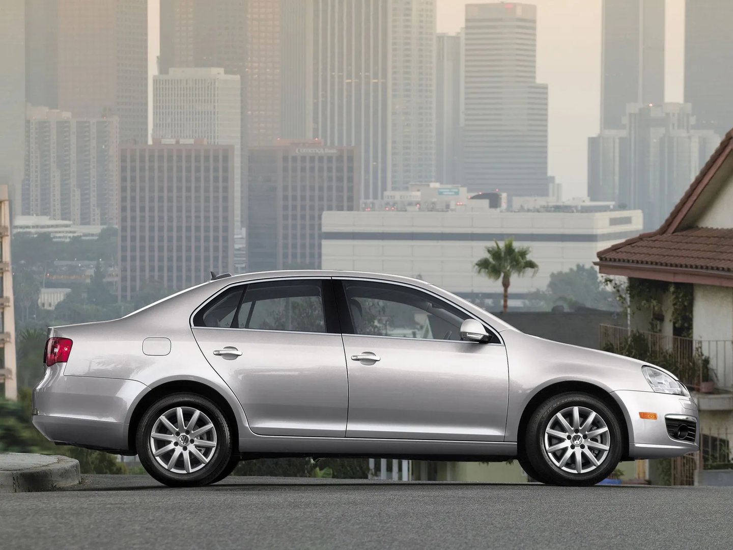 Volkswagen_Jetta_5_generation__Sedan__2.jpg