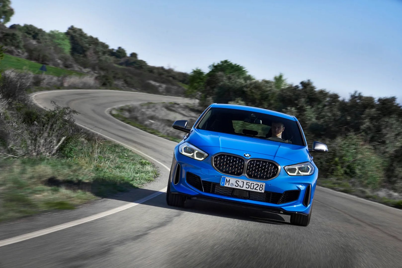 BMW_M1_1_generation__Hatchback_5-door__13.jpg