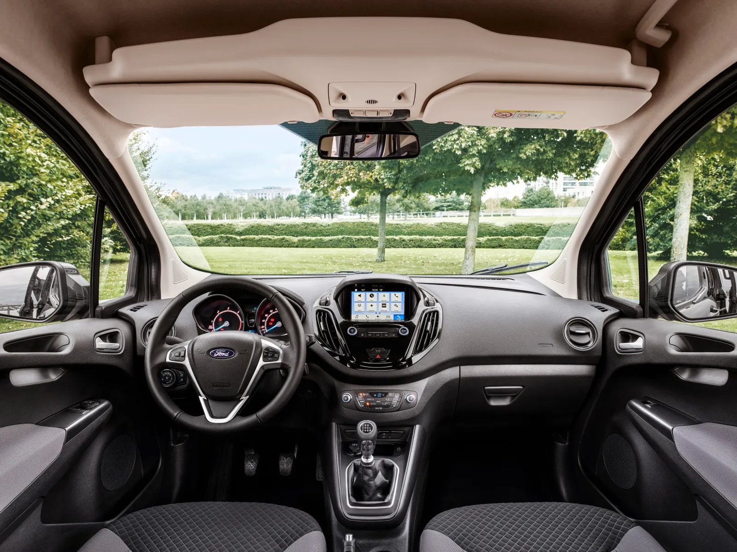Ford_Tourneo_Courier_1_generation_restyling__Compact_Van__4.jpg