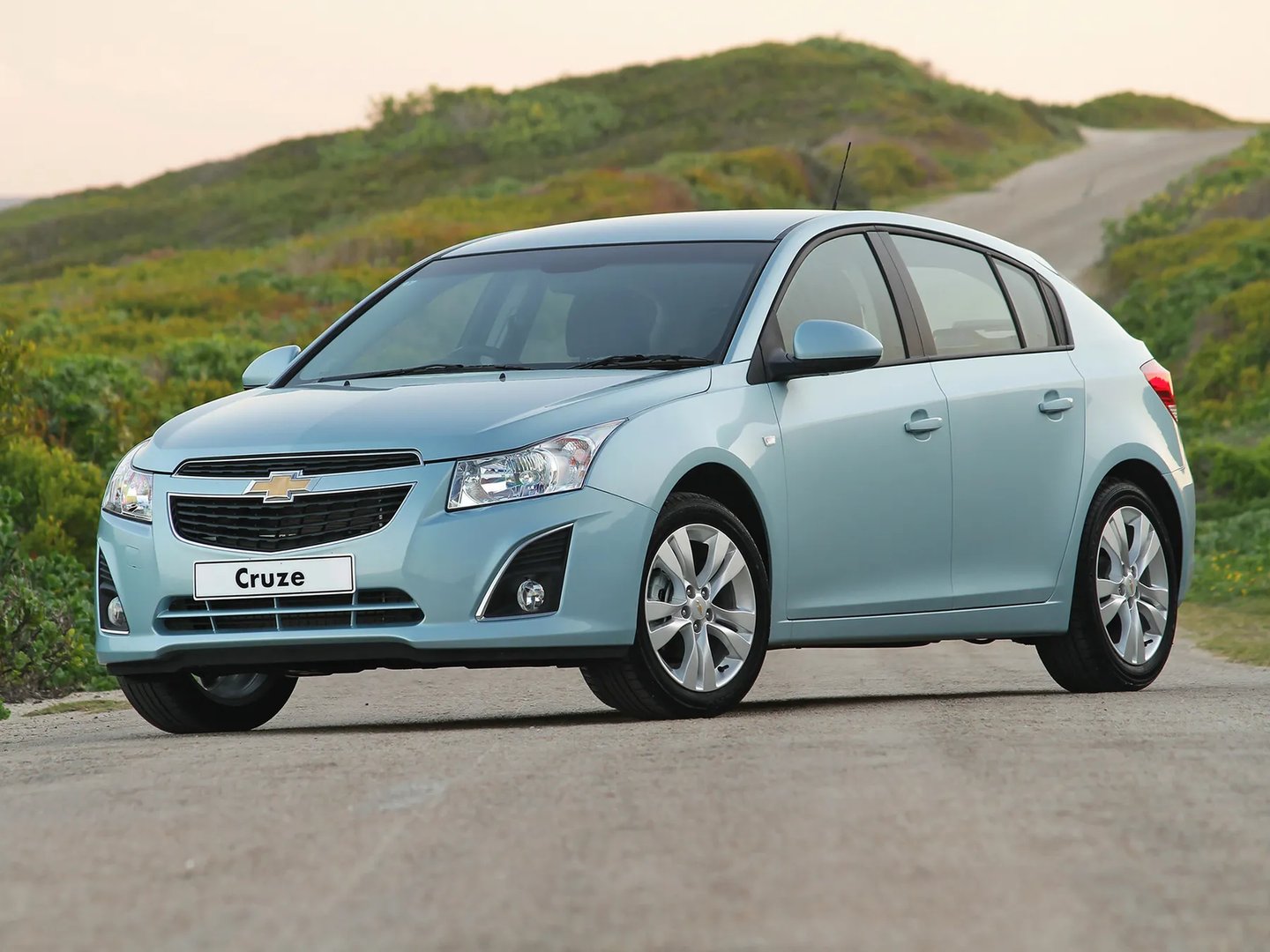 Chevrolet_Cruze_1_generation_restyling__Hatchback_5-door__12.jpg