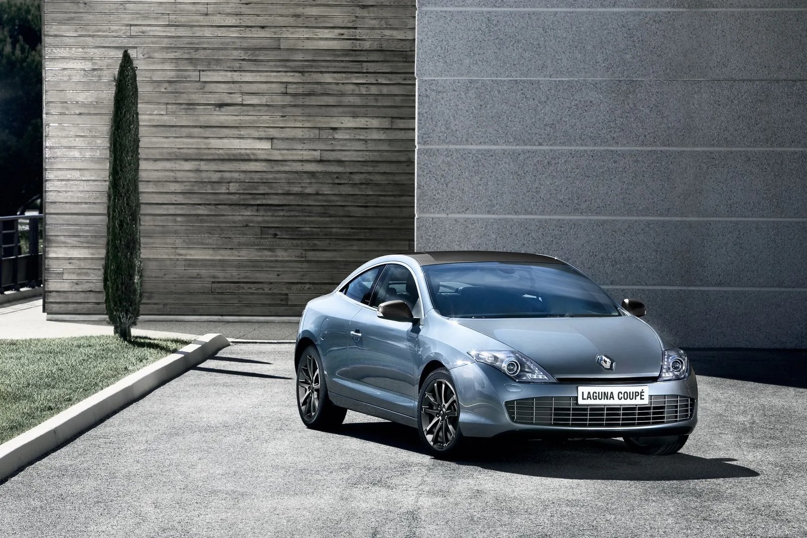 Renault_Laguna_3_generation_restyling__Coupe__4.jpg
