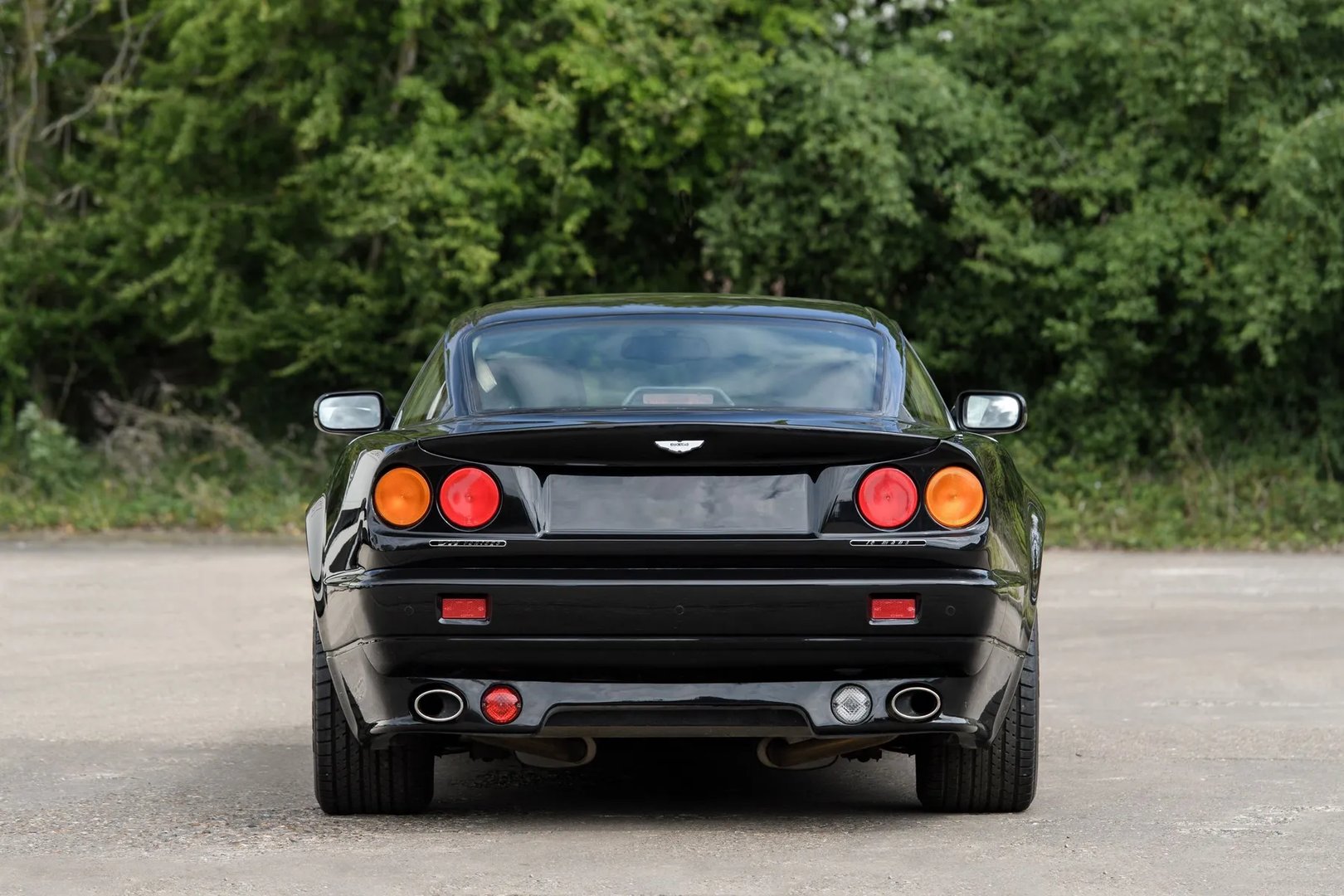 Aston Martin_Vantage_2_generation__Coupe__4.jpg