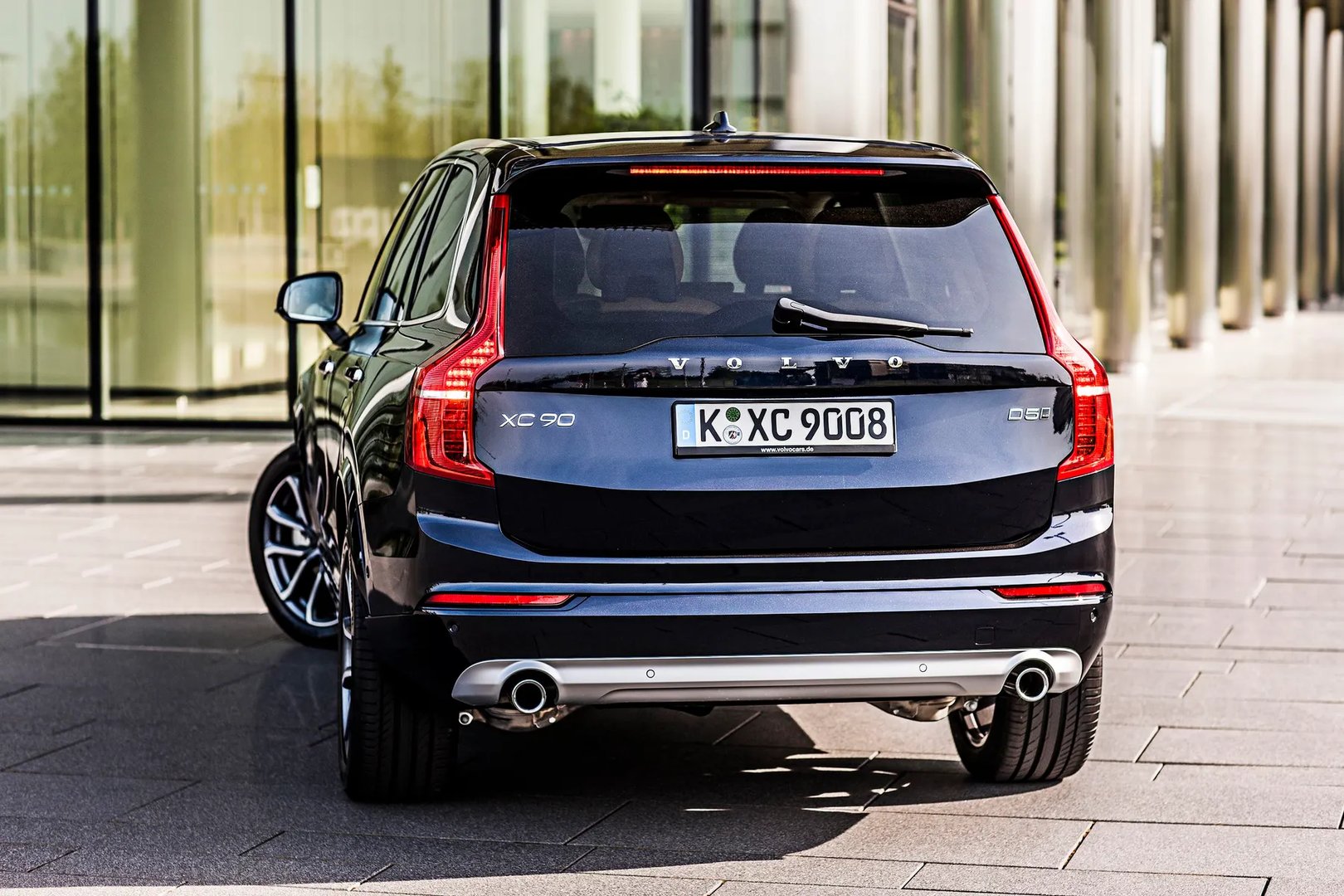 Volvo_XC90_2_generation__SUV_5-doors__1.jpg