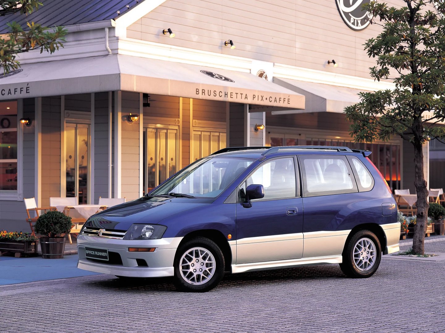Mitsubishi_Space_Runner_2_generation__Compact_Van__3.jpg