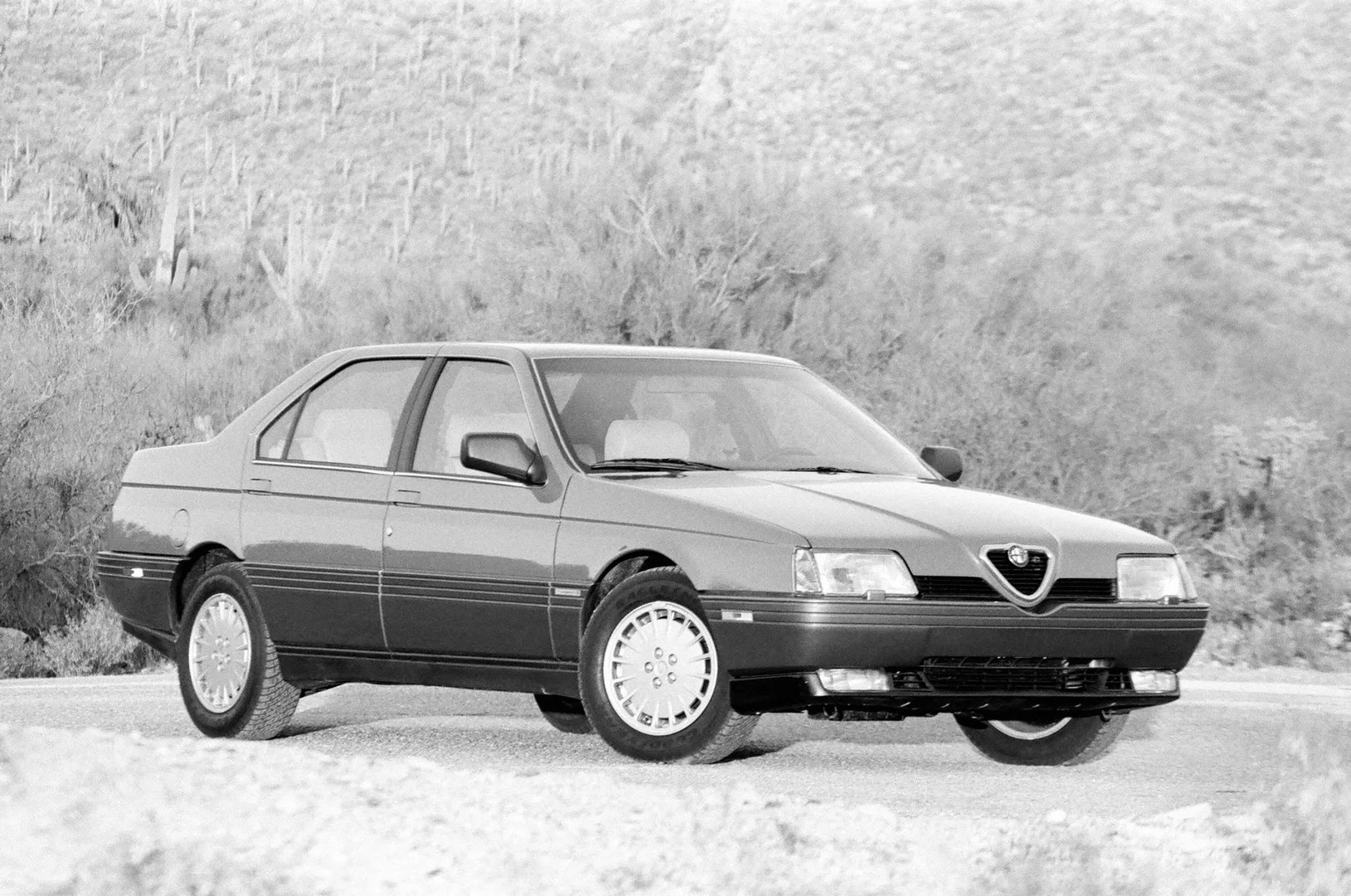 Alfa Romeo_164_1_generation__Sedan__11.jpg
