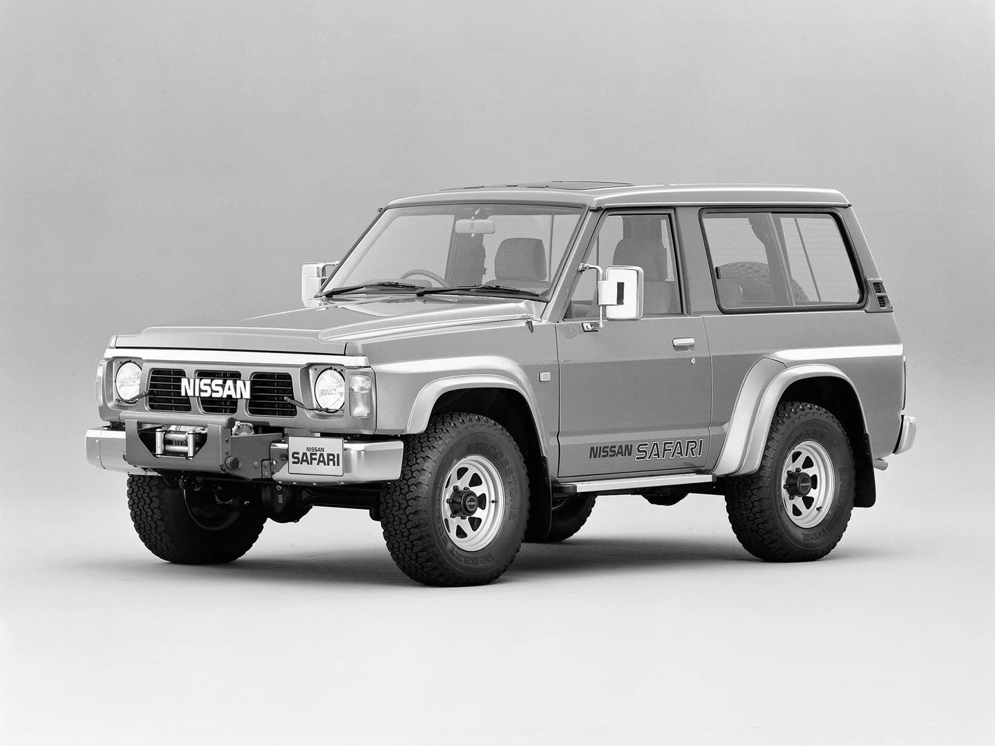 Nissan_Safari_4_generation__SUV_3-doors__2.jpg