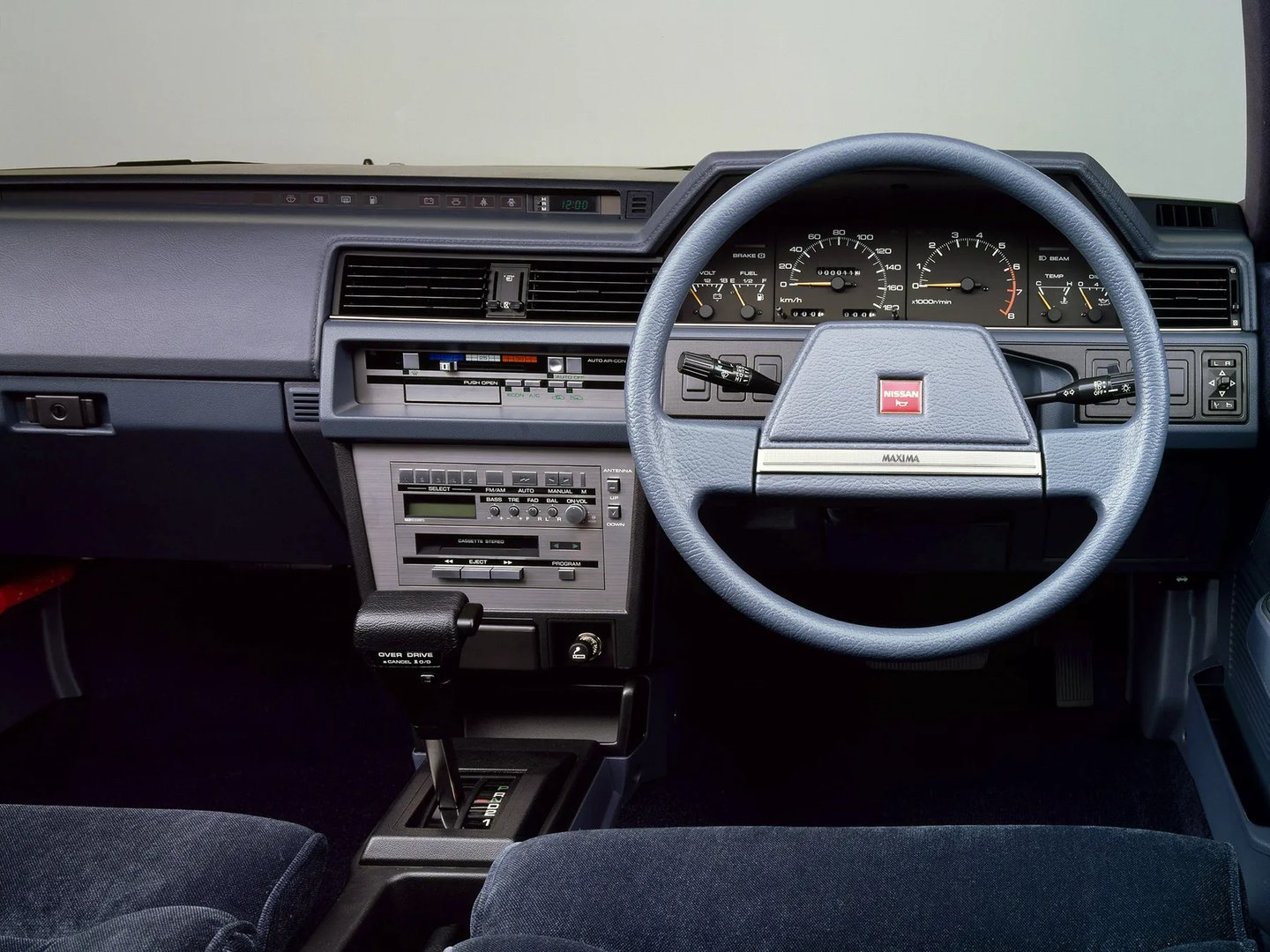 Nissan_Maxima_2_generation__Sedan_Hardtop__9.jpg