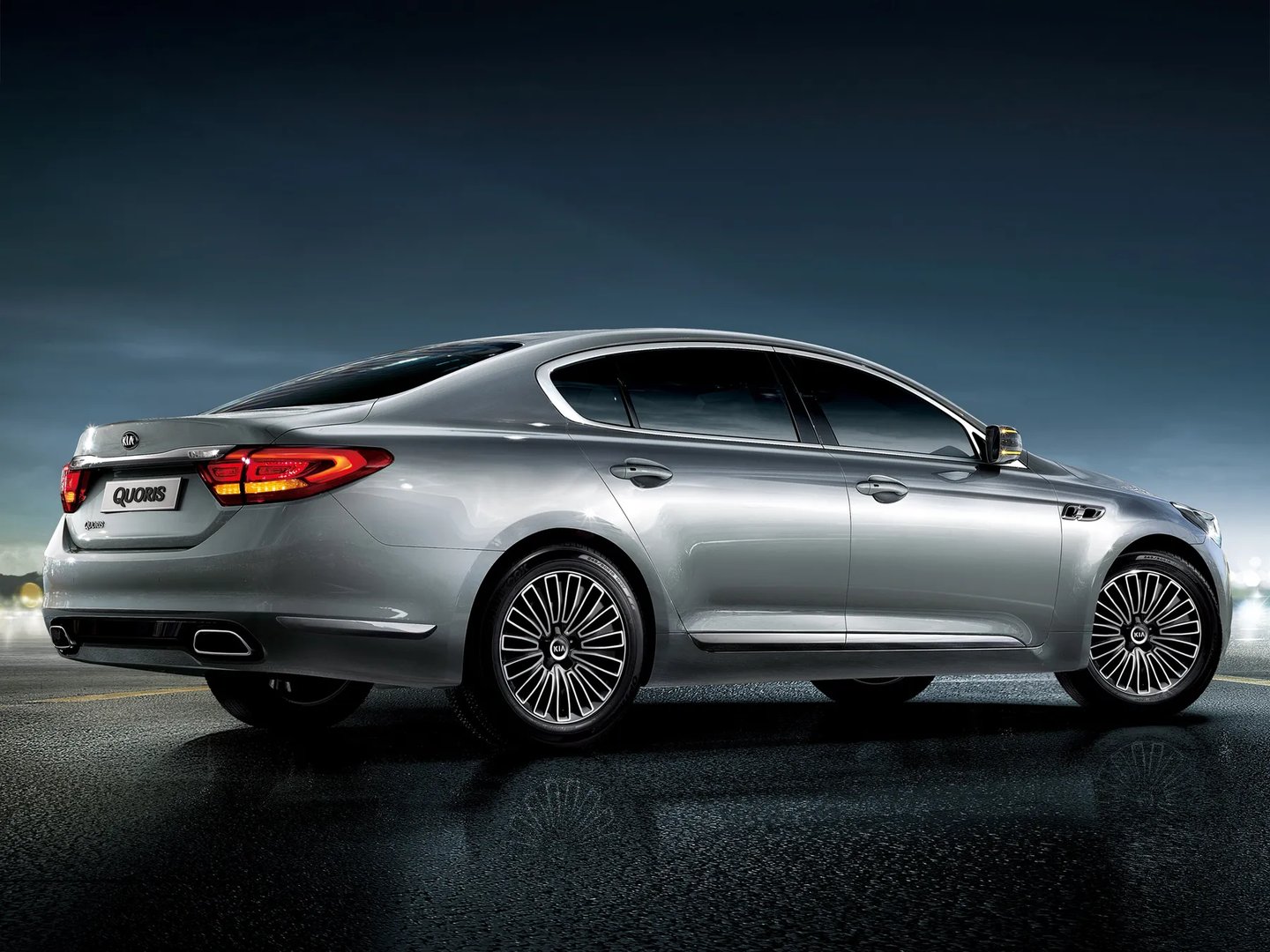Kia_Quoris_1_generation_restyling__Sedan__2.jpg
