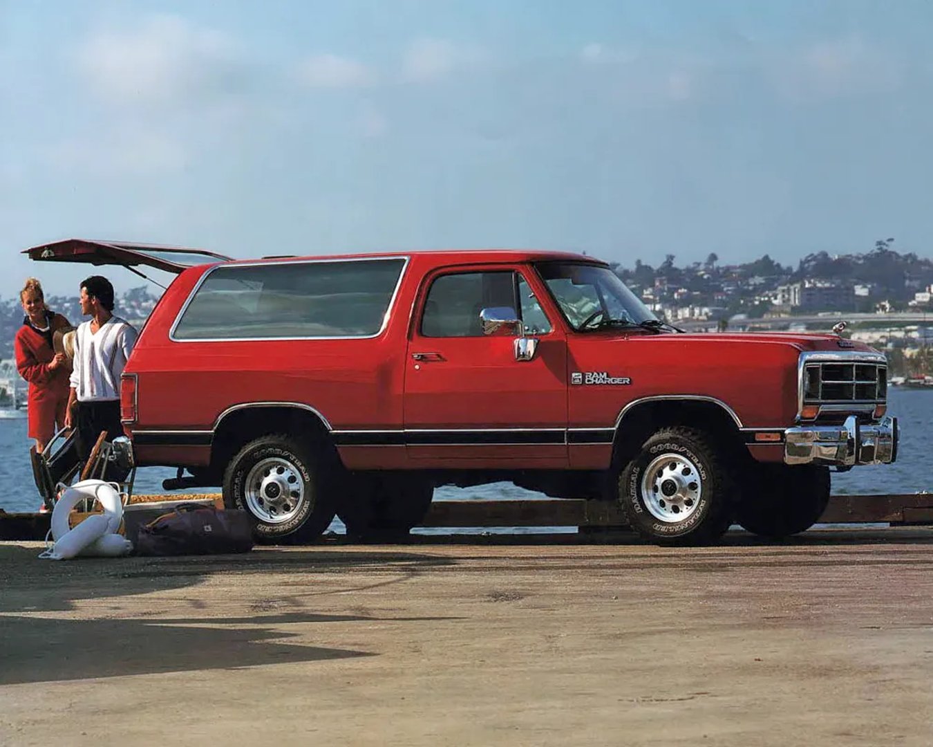Dodge_Ramcharger_2_generation__SUV_3-doors__3.jpg