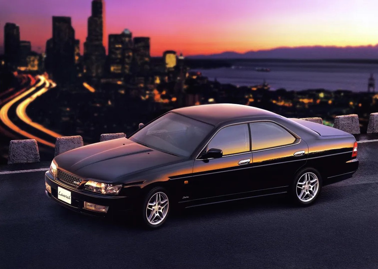 Nissan_Laurel_8_generation__Sedan__2.jpg