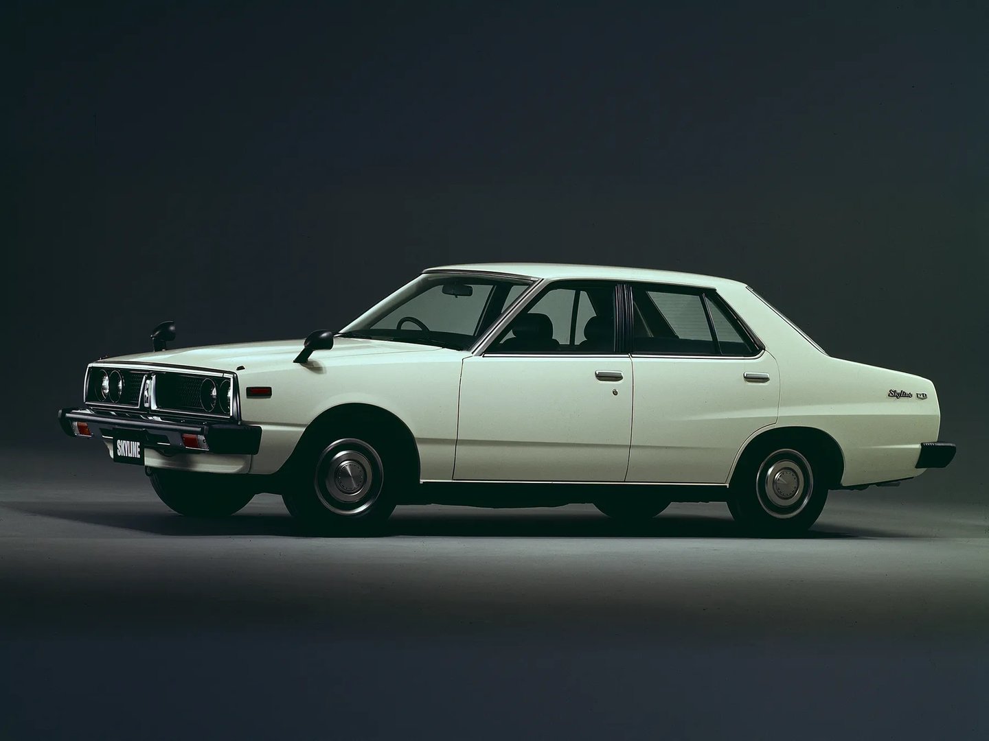 Nissan_Skyline_5_generation__Sedan__9.jpg