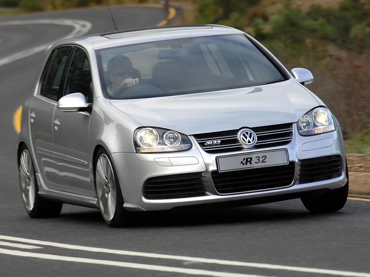Volkswagen_Golf_R32_5_generation__Hatchback_5-door__11.jpg