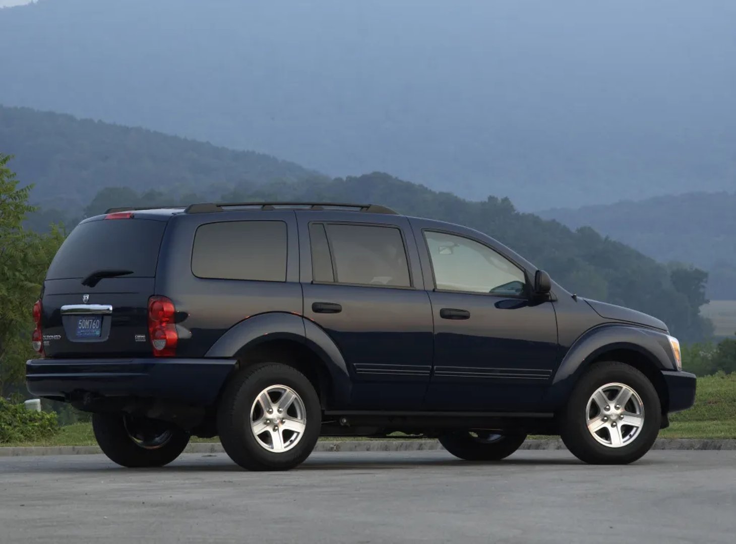 Dodge_Durango_2_generation__SUV_5-doors__7.jpg