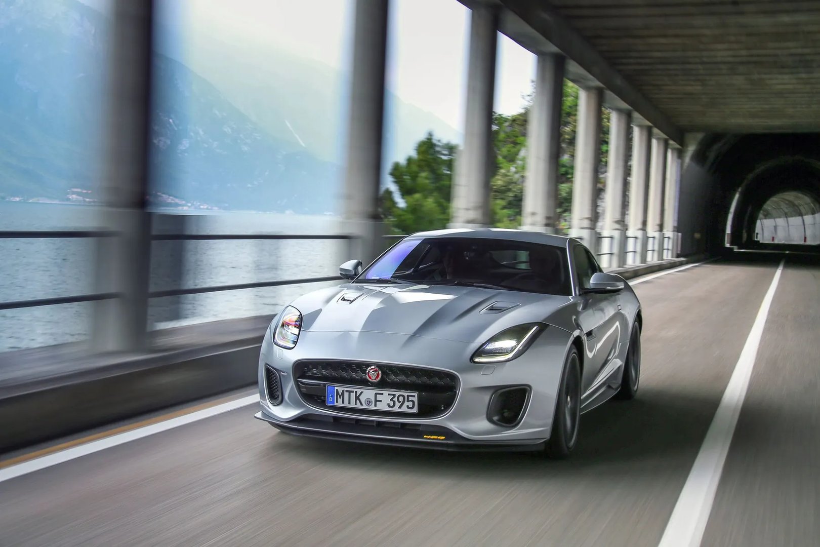Jaguar_F-Type_1_generation_restyling__Coupe__3.jpg