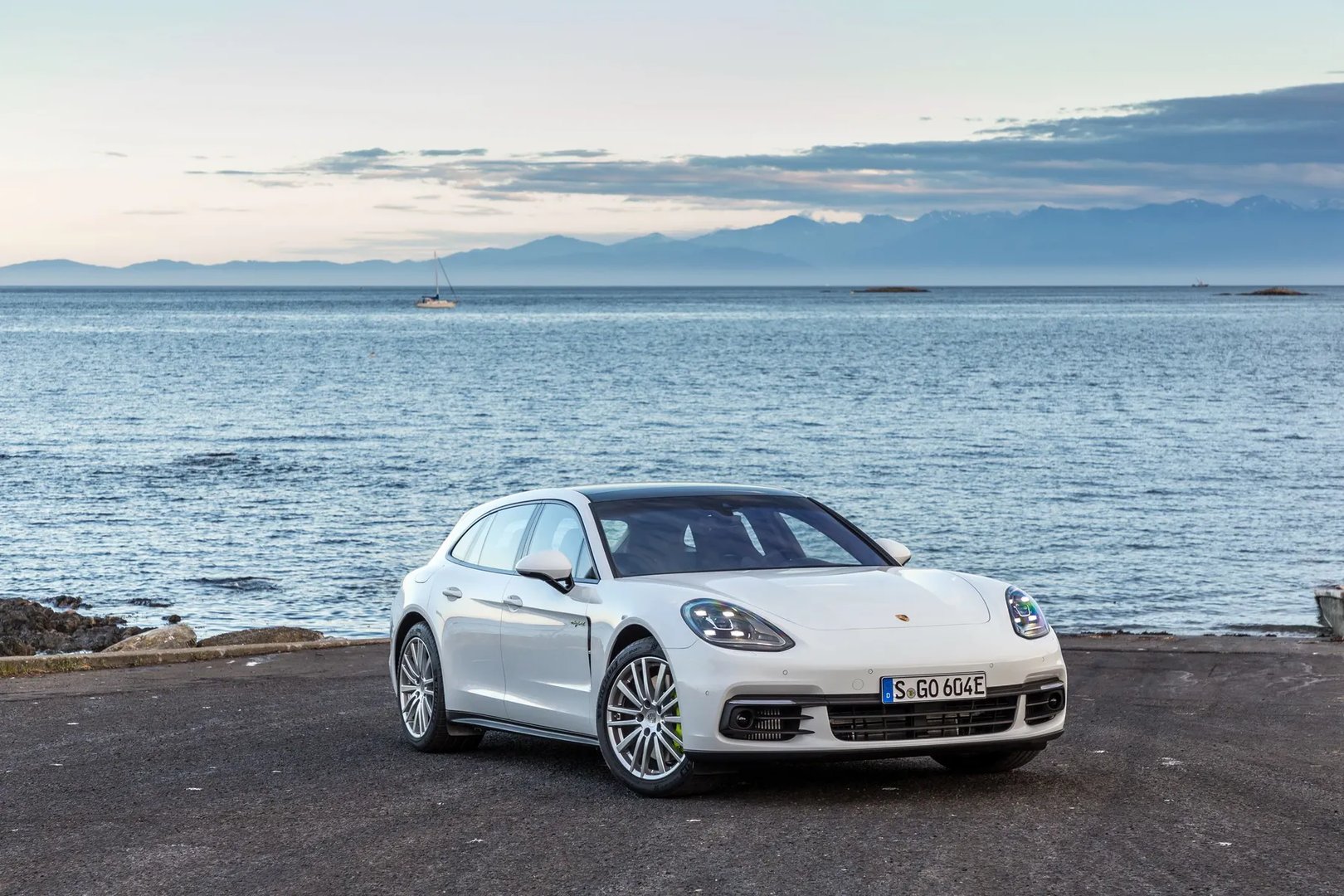 Porsche_Panamera_2_generation__Liftback_Long__5.jpg