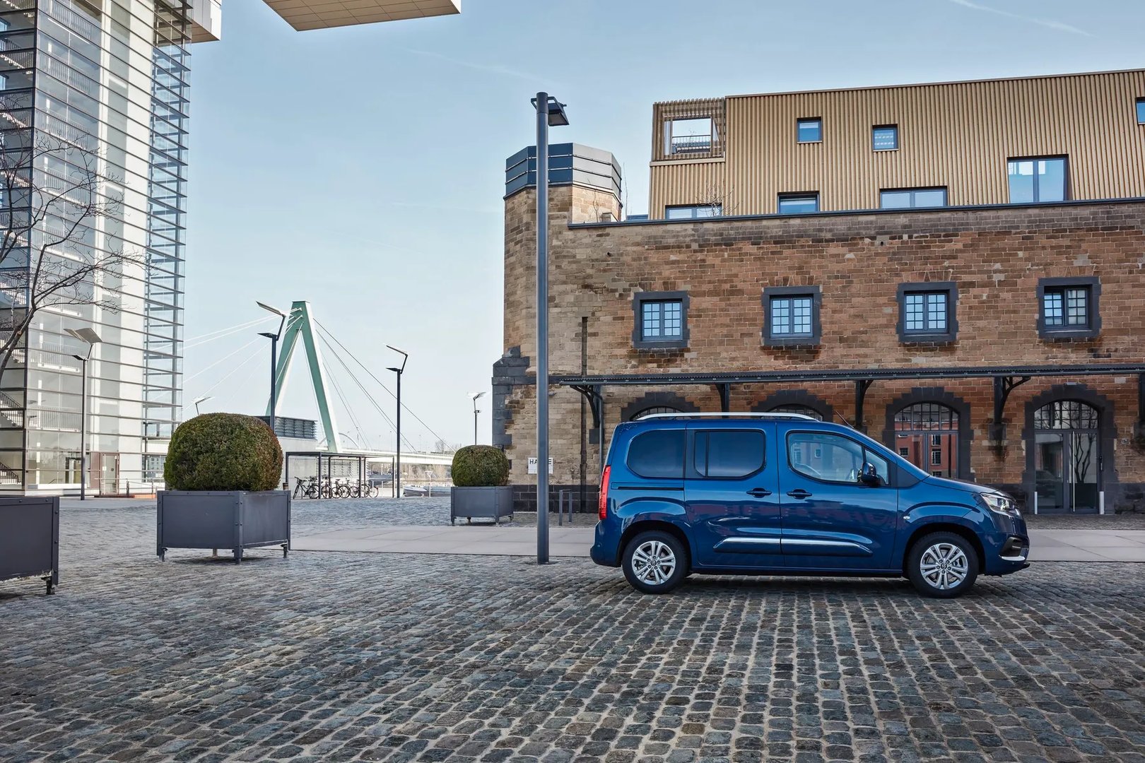 Toyota_ProAce_City_1_generation__Compact_Van__8.jpg