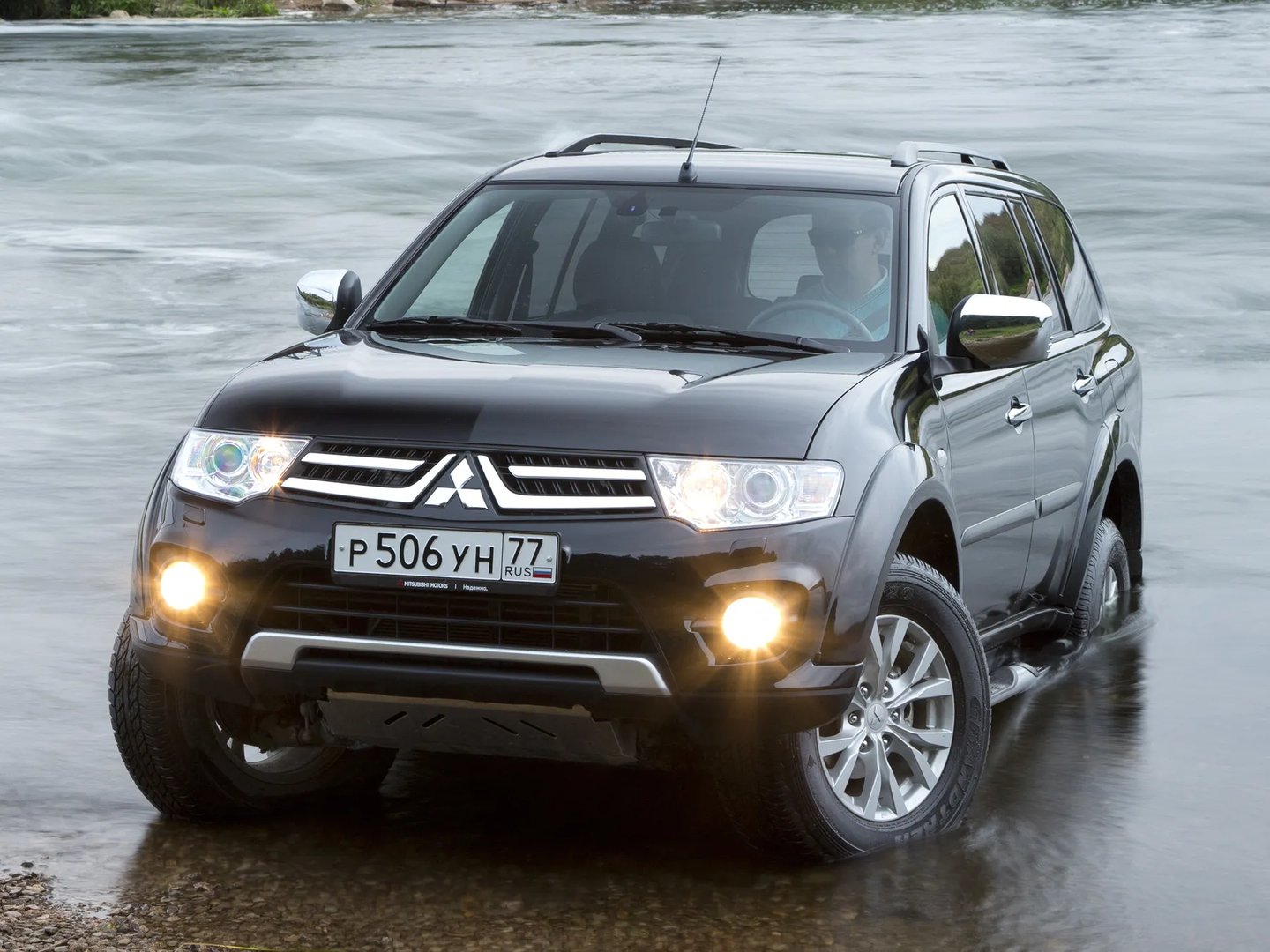Mitsubishi_Pajero_Sport_2_generation_restyling__SUV_5-doors__6.jpg