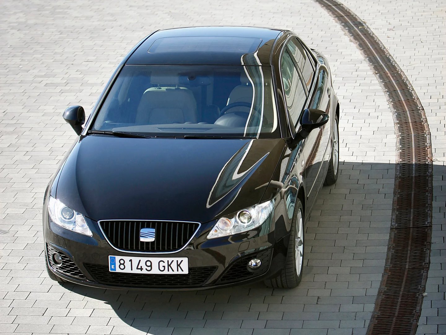 SEAT_Exeo_1_generation__Sedan__2.jpg