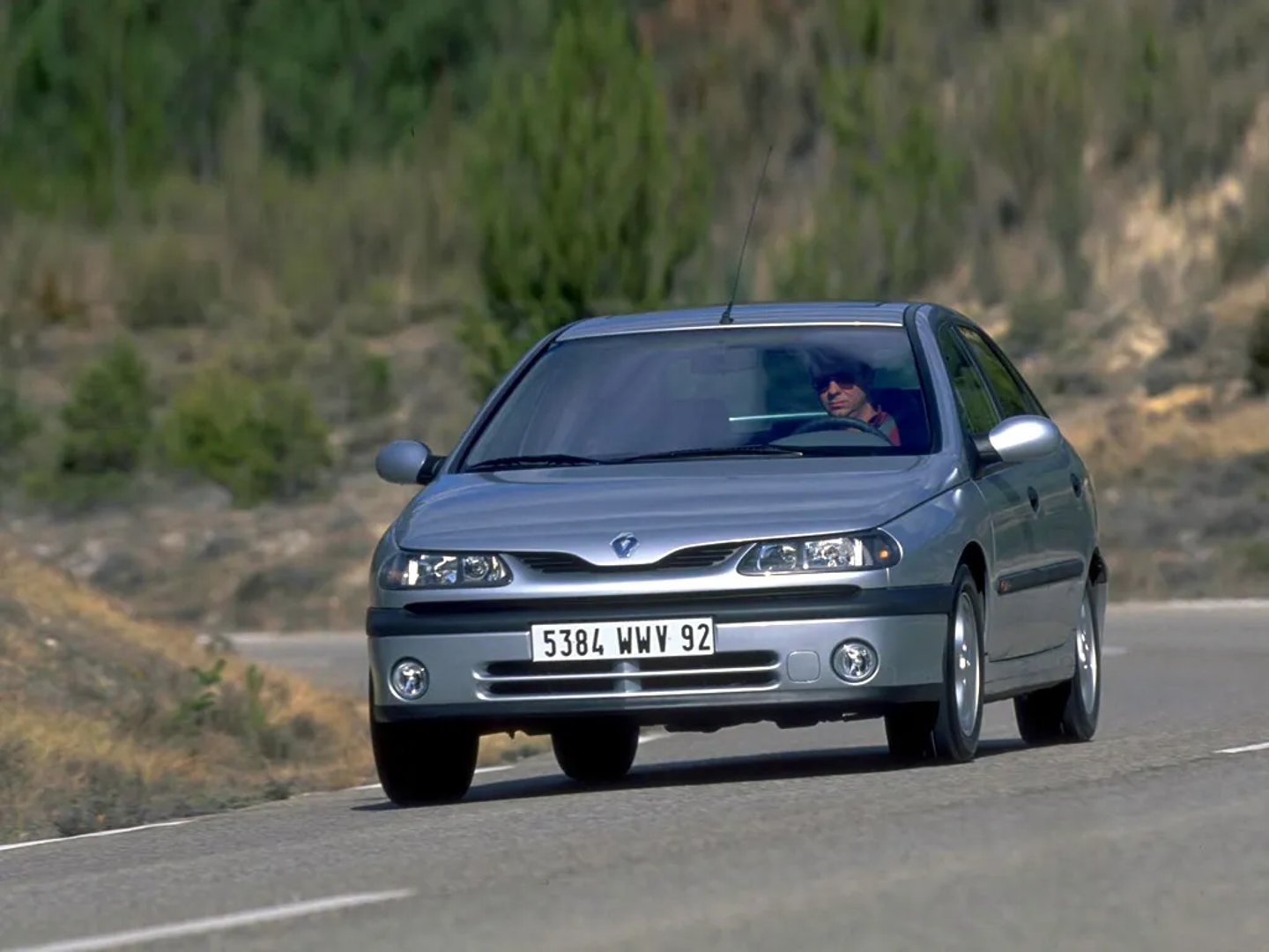 Renault_Laguna_1_generation__Liftback__2.jpg