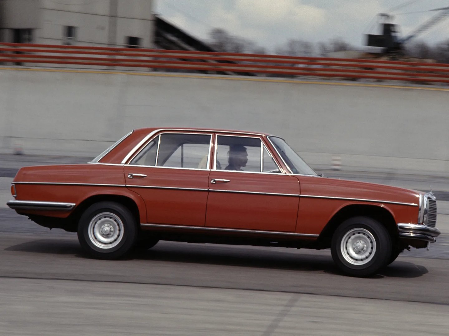 Mercedes_W114_1_generation__Sedan__2.jpg
